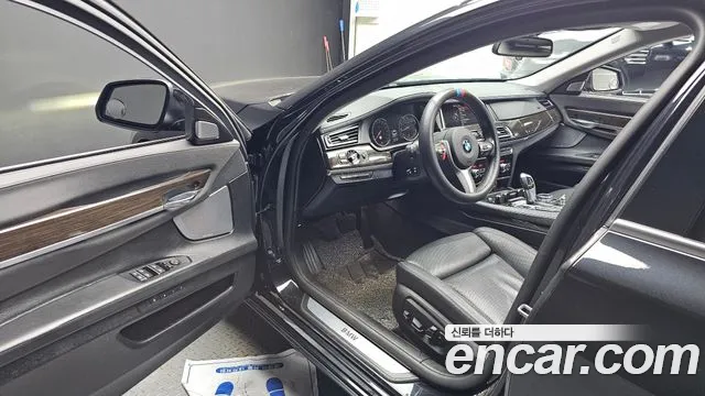 BMW 7-Series 2014 thumb 9
