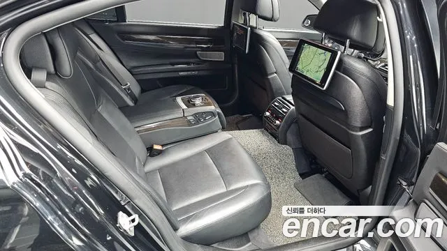 BMW 7-Series 2014 thumb 10