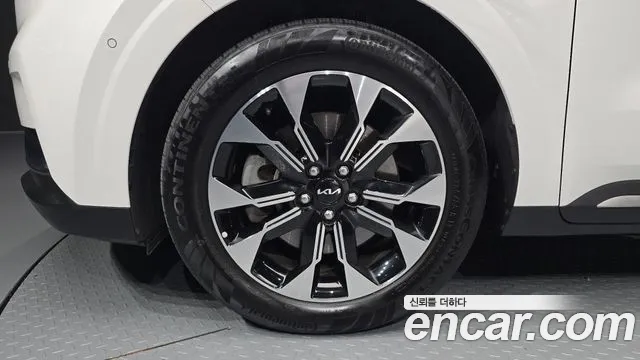Kia Carnival 2023 thumb 4
