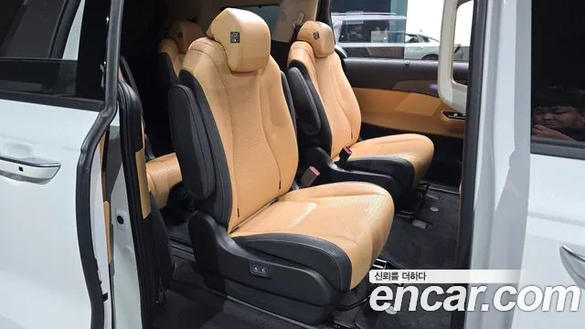 Kia Carnival 2023 thumb 10