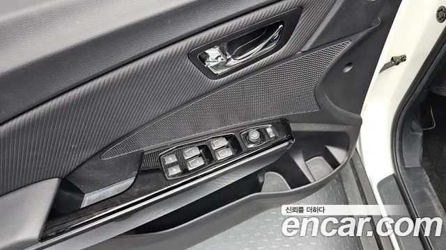 KG_Mobility_Ssangyong TIBOLI 2022 thumb 12