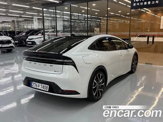 Toyota Prius 2026 thumb 2