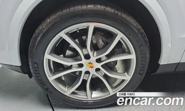 Porsche Cayenne 2021 thumb 4