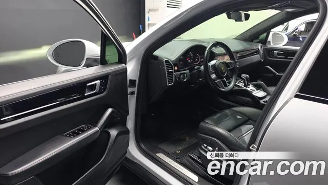 Porsche Cayenne 2021 thumb 9