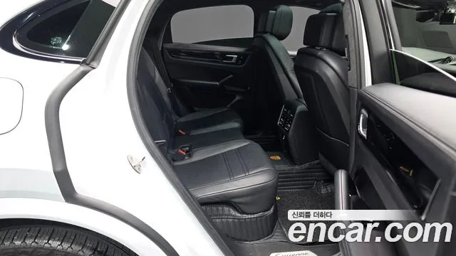 Porsche Cayenne 2021 thumb 10