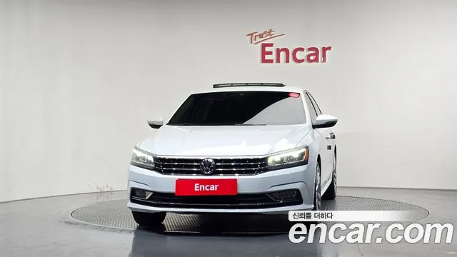 Volkswagen Passat (North America and China) 2018 thumb 3