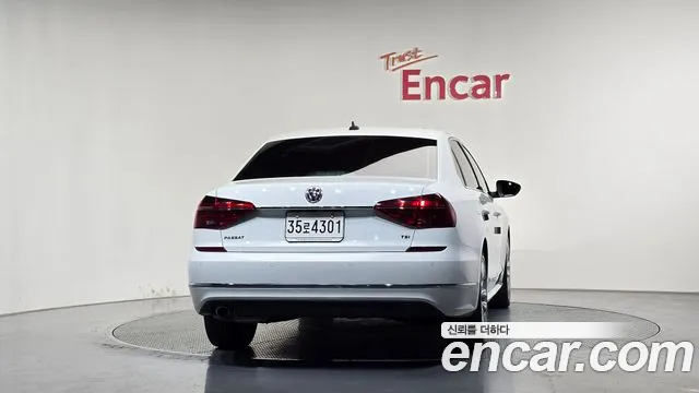 Volkswagen Passat (North America and China) 2018 thumb 4