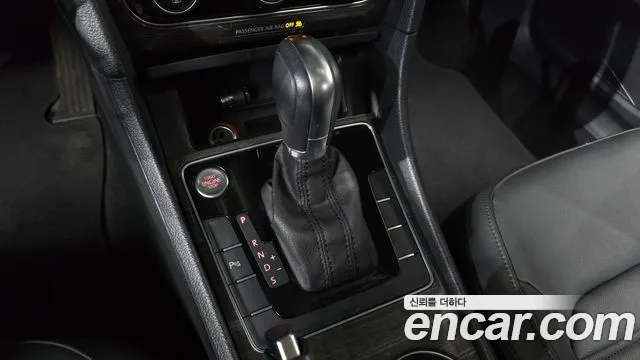 Volkswagen Passat (North America and China) 2018 thumb 9