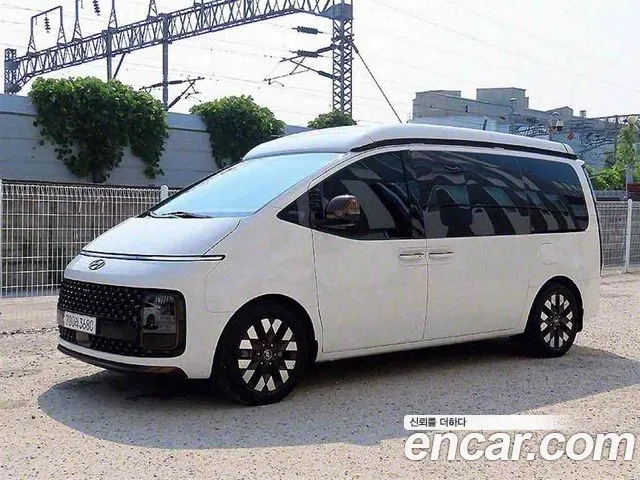 Hyundai Staria 2023 thumb 2