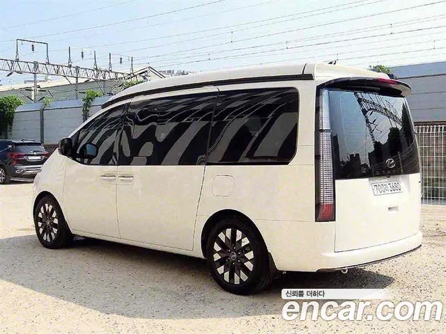 Hyundai Staria 2023 thumb 3