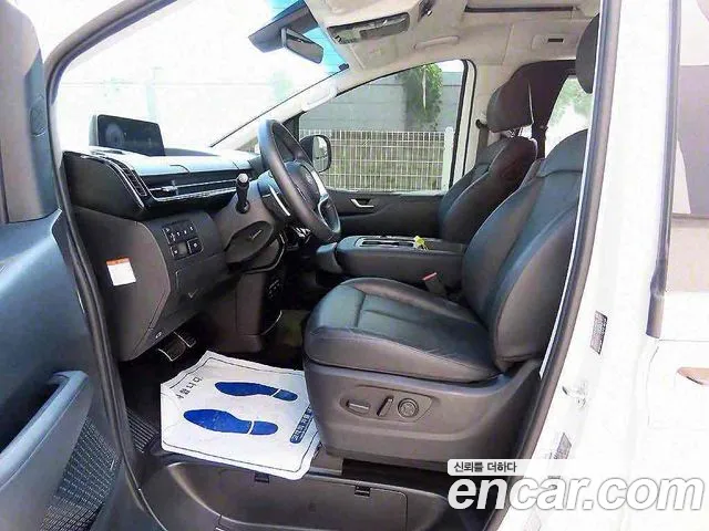 Hyundai Staria 2023 thumb 5