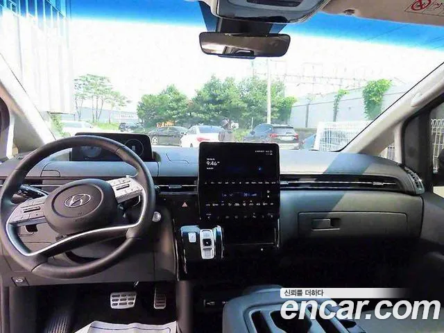 Hyundai Staria 2023 thumb 6