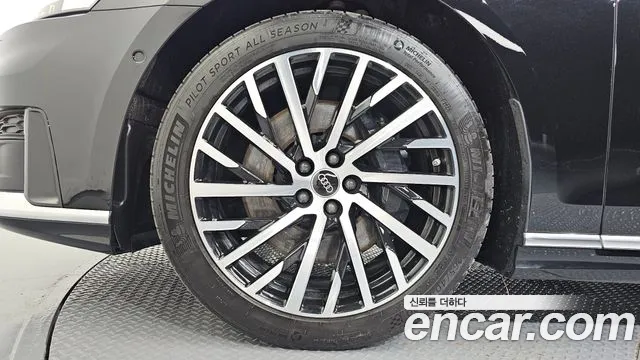 Audi A8 2021 thumb 5