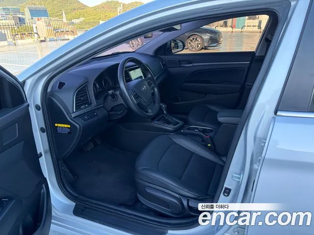 Hyundai Avante 2016 thumb 5