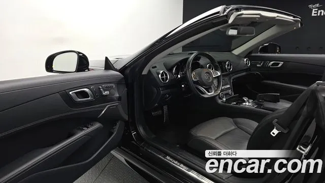 Mercedes-Benz SL-Класс 2017 thumb 10