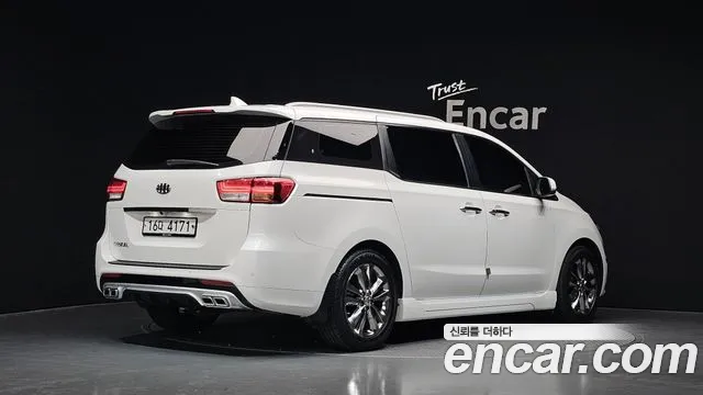 Kia Carnival 2014 thumb 2