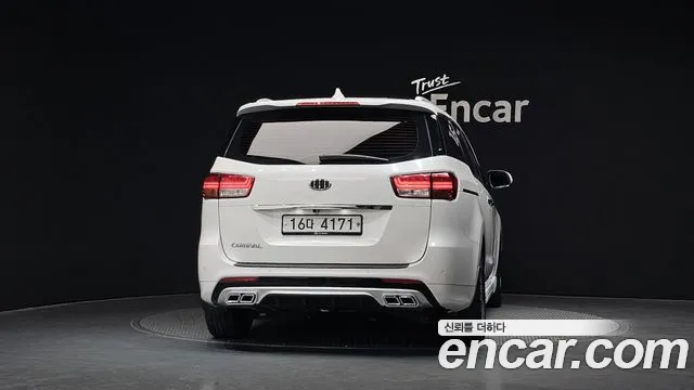 Kia Carnival 2014 thumb 4