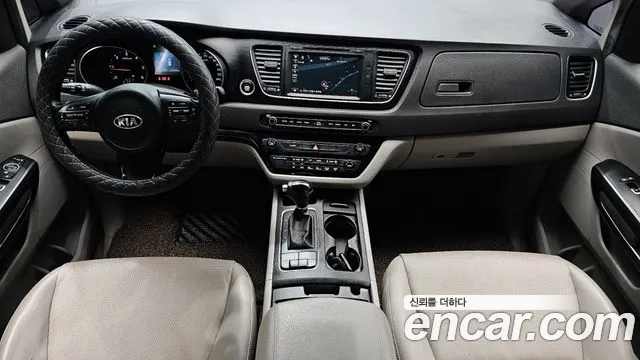 Kia Carnival 2014 thumb 7