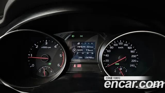 Kia Carnival 2014 thumb 8