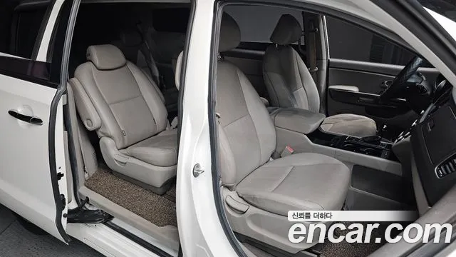 Kia Carnival 2014 thumb 12