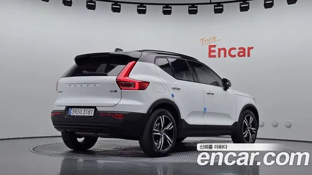 Volvo XC40 2020 thumb 2