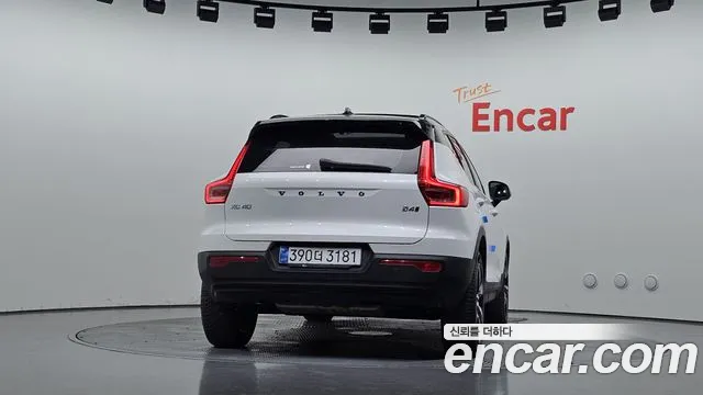 Volvo XC40 2020 thumb 4