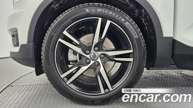 Volvo XC40 2020 thumb 5