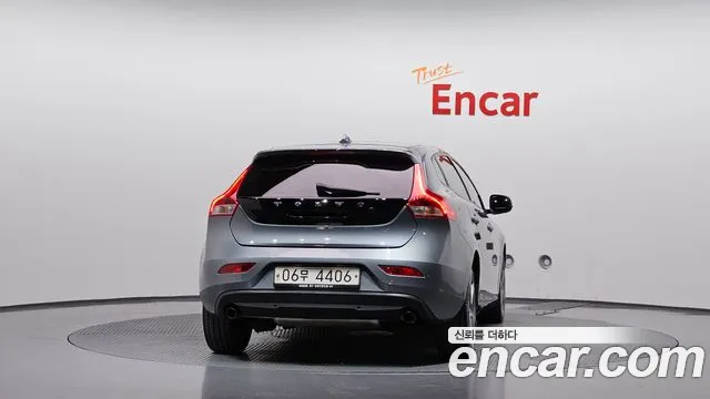 Volvo V40 2017 thumb 4