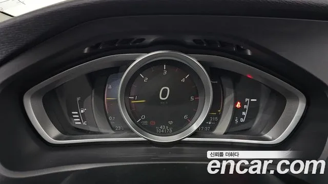 Volvo V40 2017 thumb 8