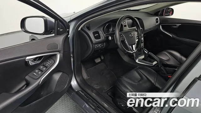 Volvo V40 2017 thumb 10