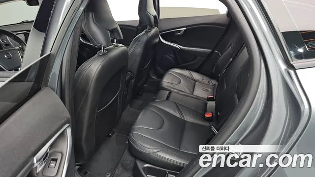 Volvo V40 2017 thumb 11