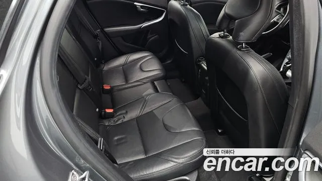 Volvo V40 2017 thumb 12