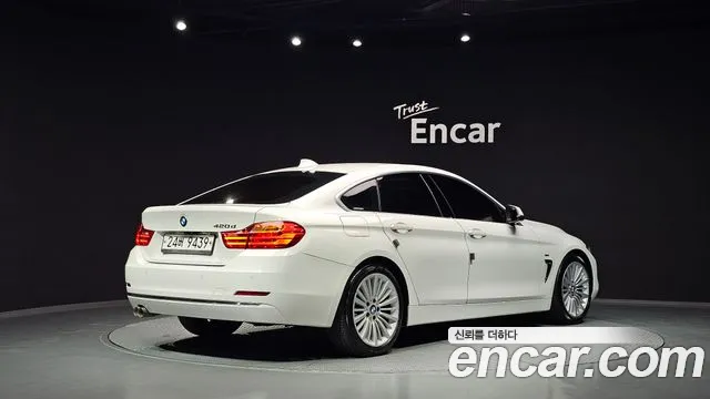 BMW 4-Series 2017 thumb 2