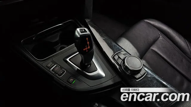 BMW 4-Series 2017 thumb 9