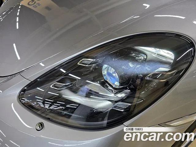 Porsche Cayman 2021 thumb 4
