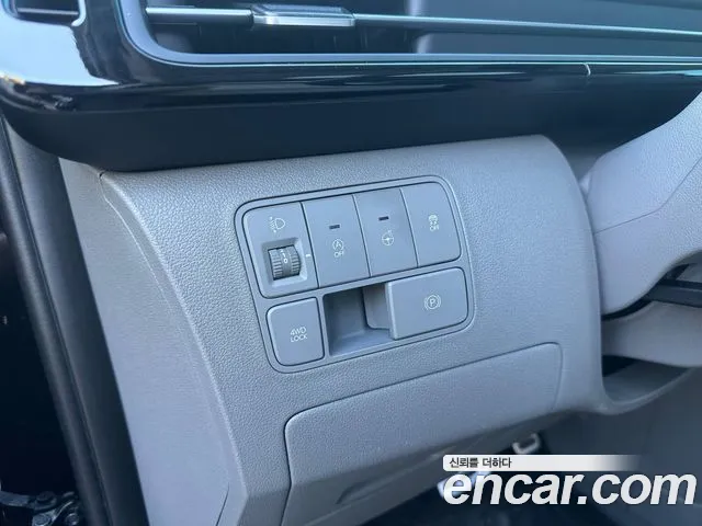 Hyundai Staria 2025 thumb 4