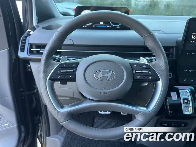 Hyundai Staria 2025 thumb 5