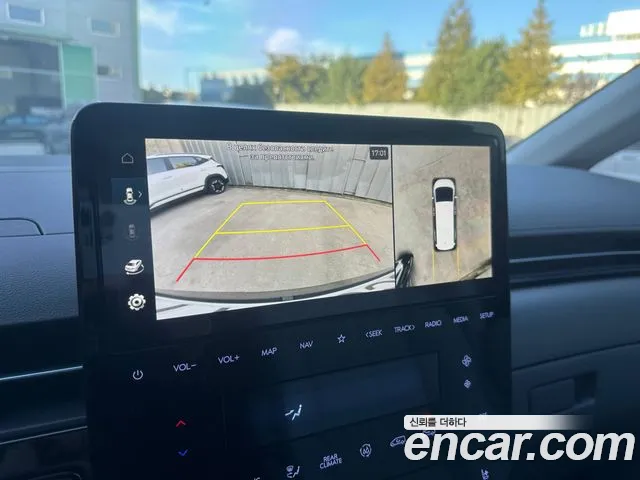 Hyundai Staria 2025 thumb 8