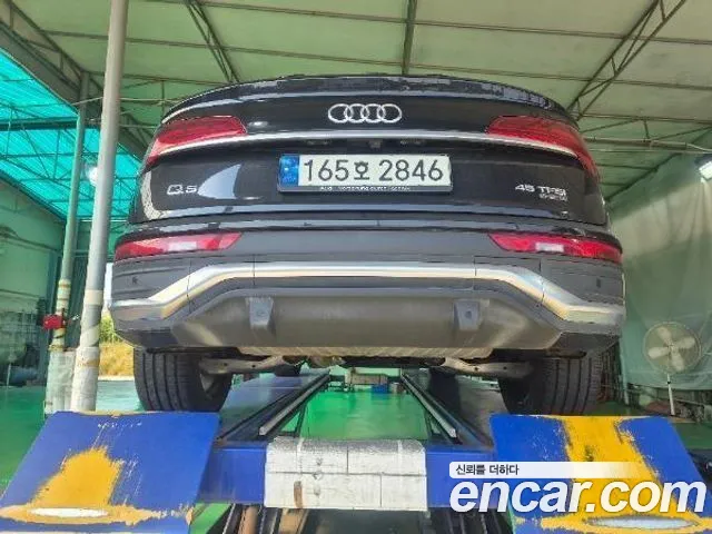 Audi Q5 2021 thumb 2