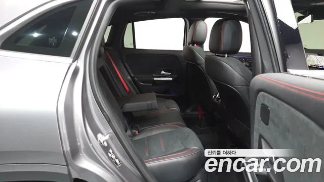 Mercedes-Benz GLA 2023 thumb 10