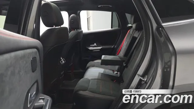 Mercedes-Benz GLA 2023 thumb 11