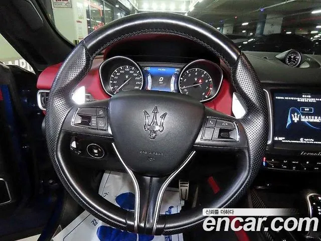 Maserati Levante 2017 thumb 4