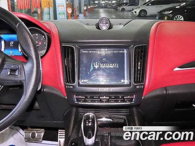 Maserati Levante 2017 thumb 7