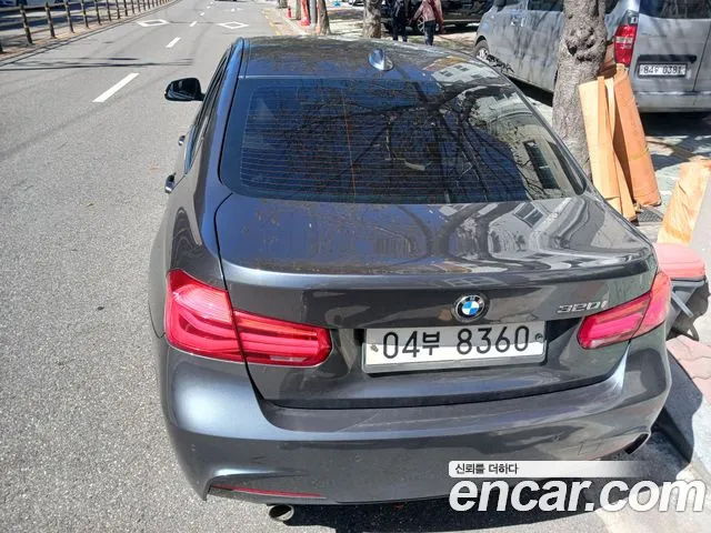 BMW 3-Series 2017 thumb 2