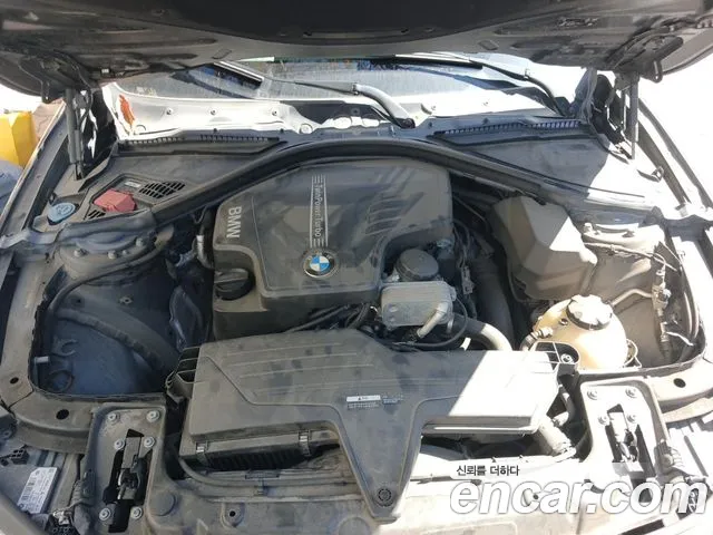 BMW 3-Series 2017 thumb 6