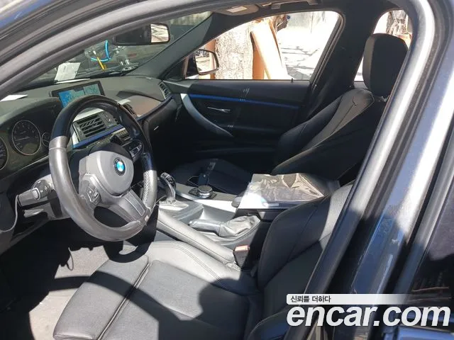 BMW 3-Series 2017 thumb 10