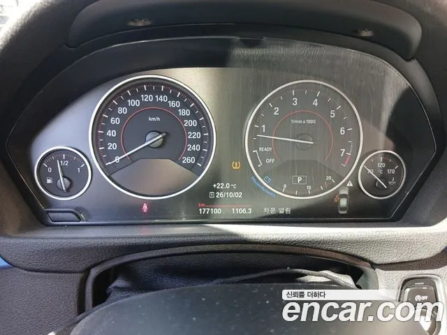 BMW 3-Series 2017 thumb 12