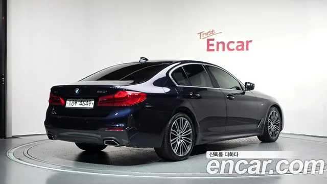BMW 5-Series 2019 thumb 2