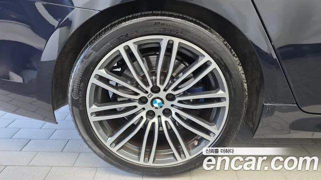 BMW 5-Series 2019 thumb 5