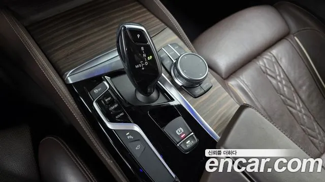 BMW 5-Series 2019 thumb 9